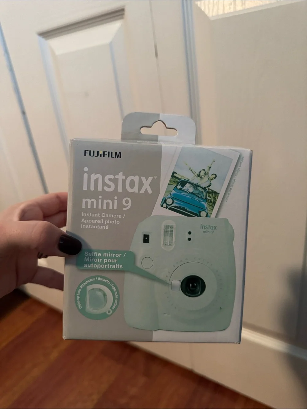 FUJIFILM INSTAX MINI 9 INSTANT CAMERA - SMOKY WHITE - NEW IN BOX